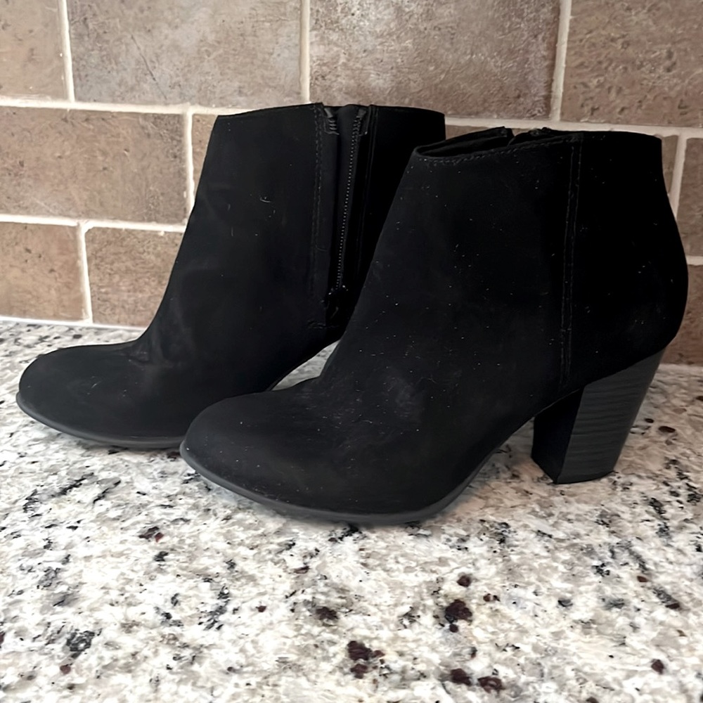 Old Navy Heeled Booties in Black Women’s Size 8